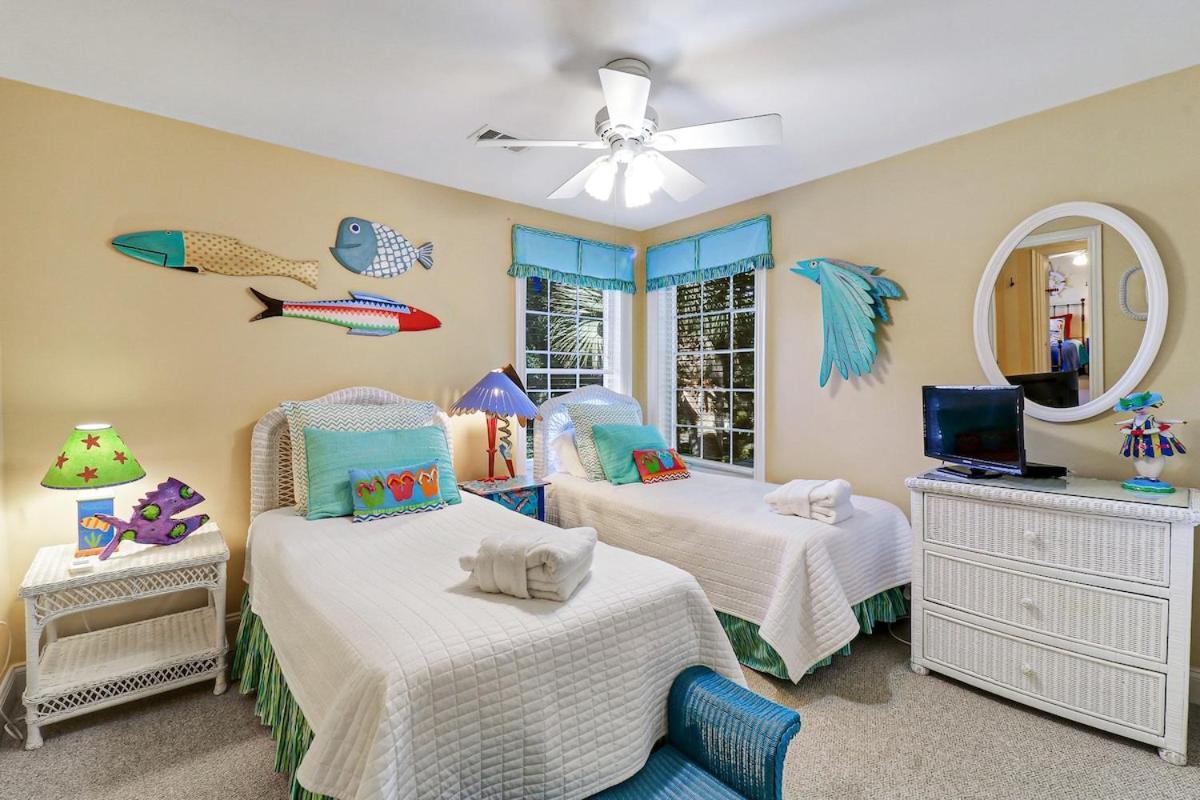 6 Bd 4 And One Half Bath Family Friendly Beach Home With Heated Pool Just A Block To The Beach Hilton Head Island Exterior photo